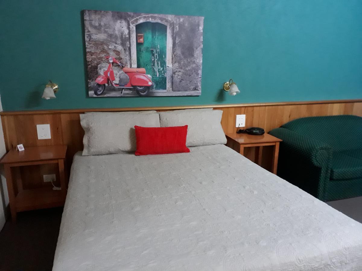Moe Motor Inn - Contactless 24 Hour Checkinn Available מראה חיצוני תמונה